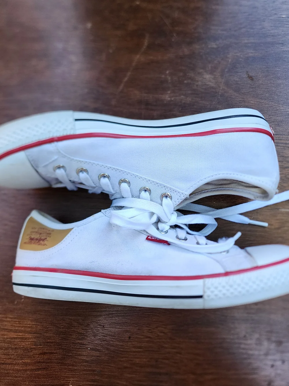 Levi’s Stan Buck White Canvas Low Top Sneakers Red Trim [8]